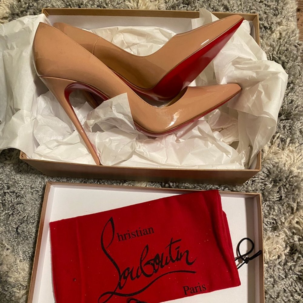 Christian Louboutin So Kate Nude Pumps